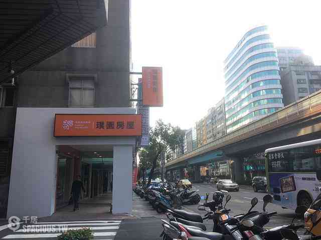 Songshan - No. XXX, Fuxing N Rd, Songshan District, Taipei City, Taiwan 105 02