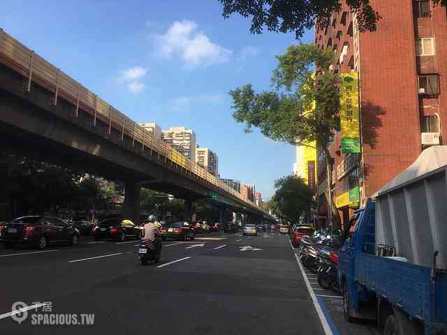 Songshan - No. XXX, Fuxing N Rd, Songshan District, Taipei City, Taiwan 105 06