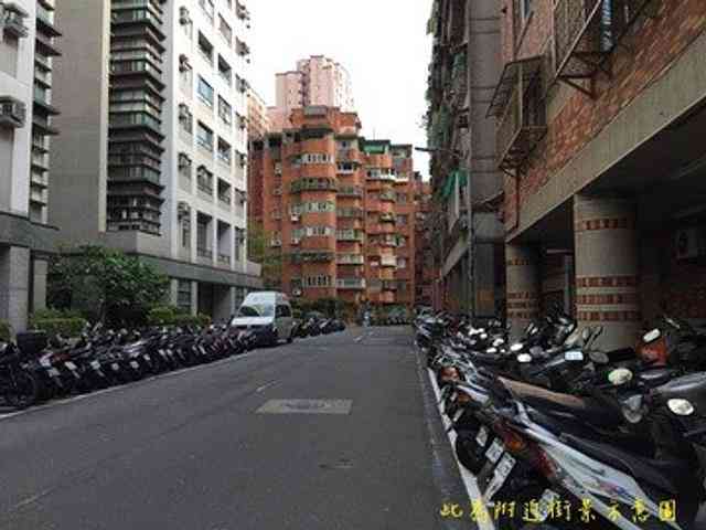 Banqiao - 新北市板橋區莊敬路 03