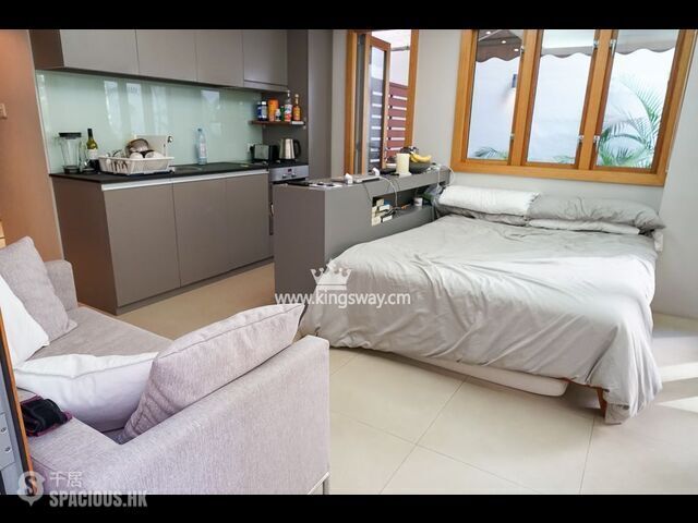 Central - 9-11, Mee Lun Street 01