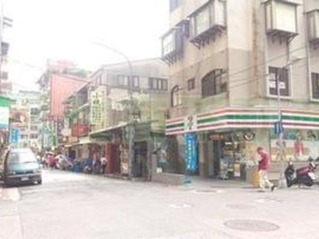 Songshan - 台北市松山區民生東路, Songshan District 01