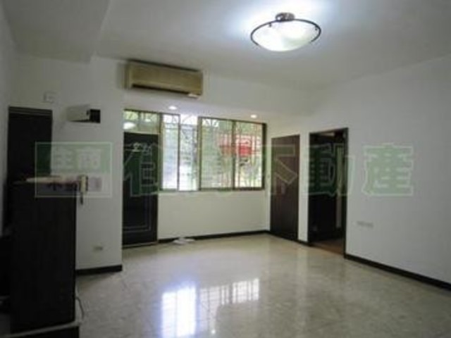 Zhongshan - 台北市中山區復興北路, Zhongshan District 01