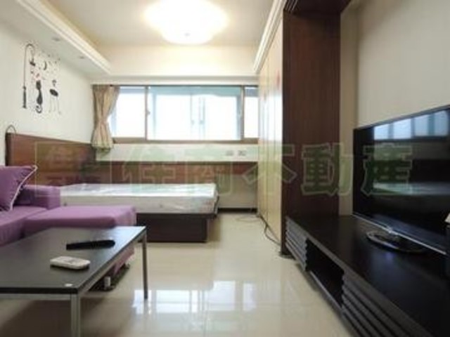 Zhongshan - 台北市中山區林森北路, Zhongshan District 01