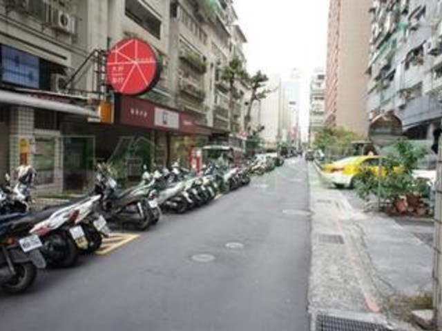Songshan - 台北市松山區光復北路, Songshan District 01