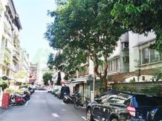 Daan - 台北市大安區仁愛路, Daan District 01
