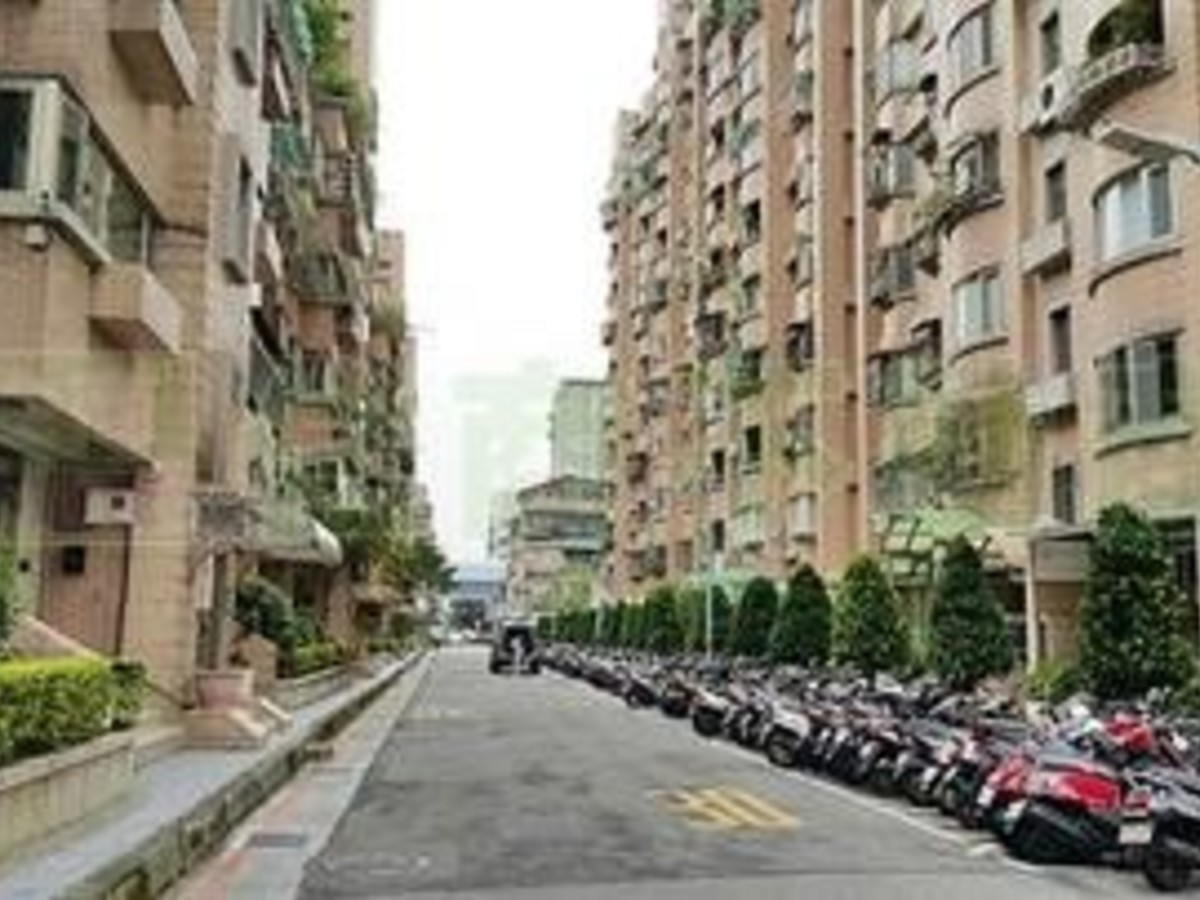 Songshan - 台北市松山區復興北路, Songshan District 01