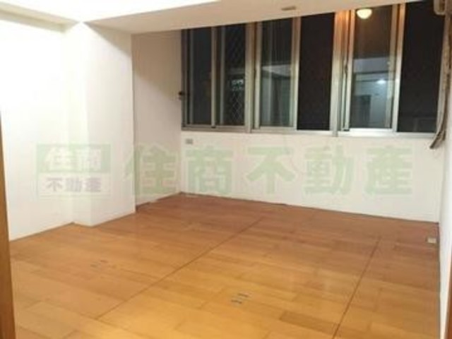 Zhongshan - 台北市中山區新生北路, Zhongshan District 01