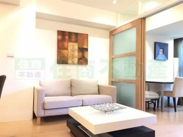 Zhongshan - 台北市中山區龍江路, Zhongshan District 01