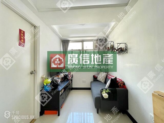 Mong Kok - Kwong Yuen Building 01
