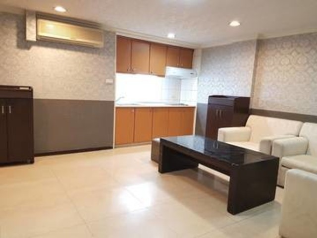 Zhongshan - 台北市中山區新生北路, Zhongshan District 01