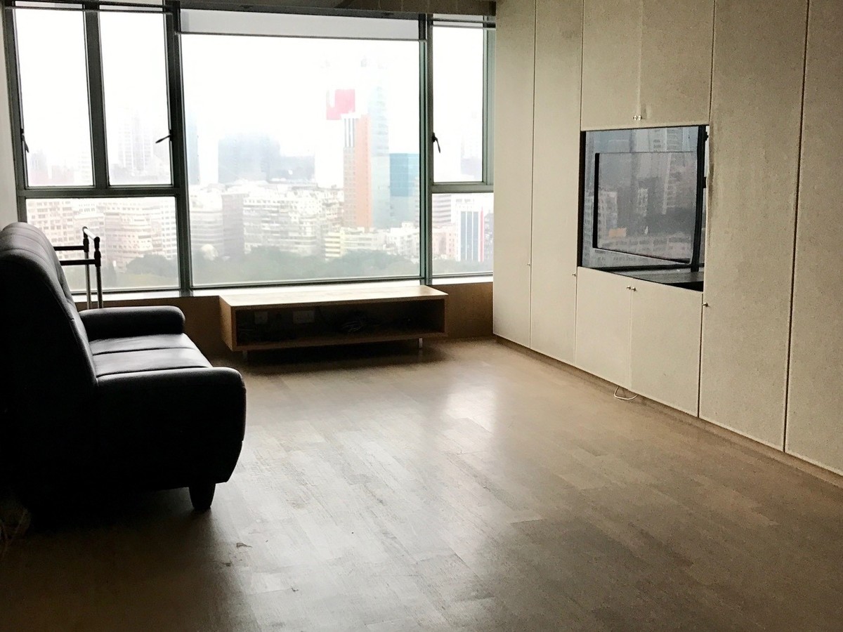 Tsim Sha Tsui - The Victoria Towers 01