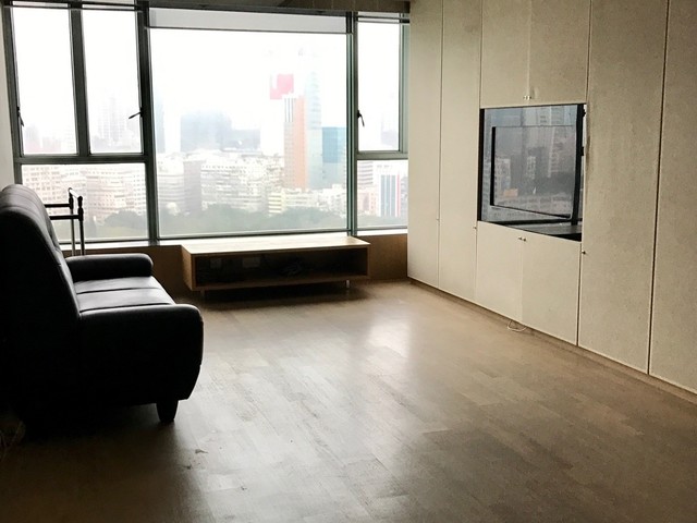 Tsim Sha Tsui - The Victoria Towers 01