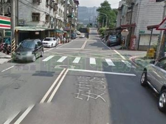 Xindian - 新北市新店區安忠路, Xindian District 01