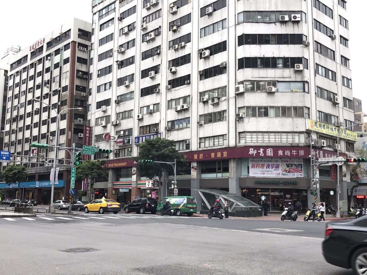 Zhongshan - X Lane 204, Songjiang Road, Zhongshan, Taipei 01