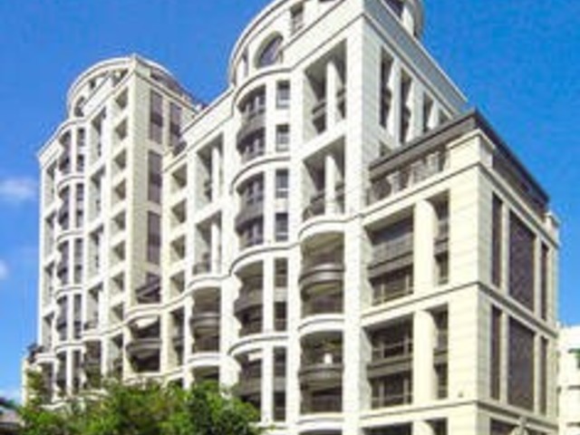 Xinyi - 台北市信義區忠孝東路, Xinyi District 01