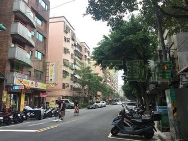 Songshan - 台北市松山區新東街, Songshan District 01