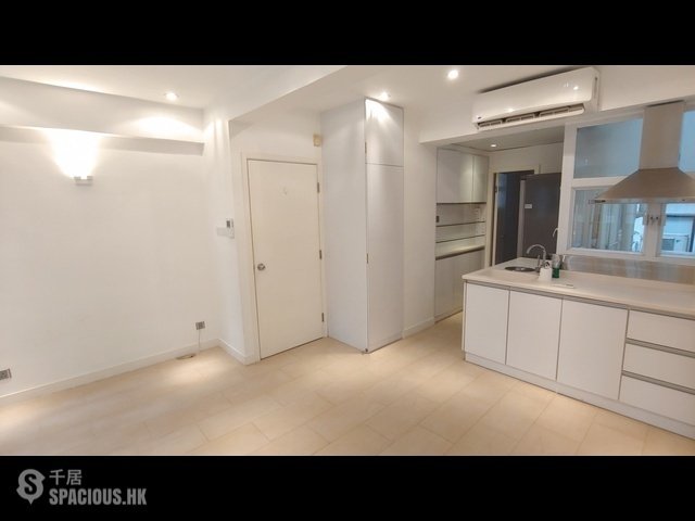 Central - Lan Kwai House 01