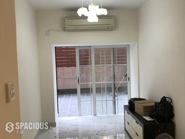 Sham Shui Po - Lucky Time Building 01