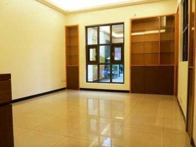 新庄区 - 242台湾新北市新莊區中港路 01