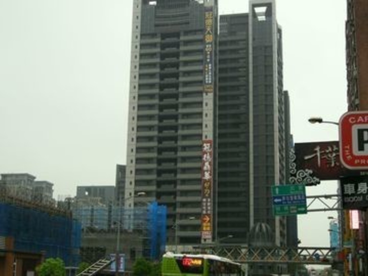 Xinzhuang - 新北市新莊區思源路, Xinzhuang District 01