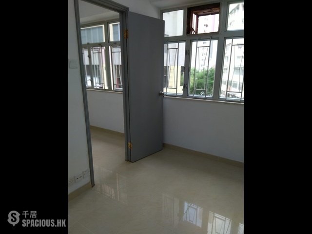Central - 166, Wellington Street 01