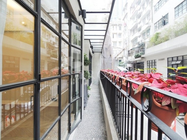 Poho - 45-47, Sai Street 01