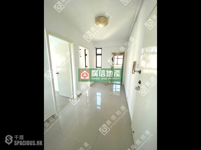 Yau Ma Tei - Sun Wah Building 01