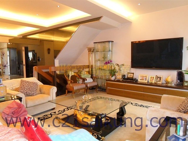 Tseung Kwan O - Hilltop Villa 01