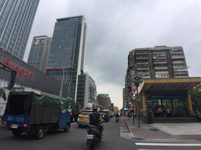 Xinyi - No. XX, Alley 3, Lane 236, Section 5, Zhongxiao East Road, Xinyi District, Taipei City, Taiwan 110 01