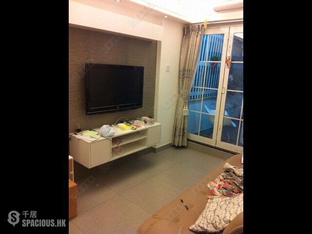 To Kwa Wan - Tung Po Building 01