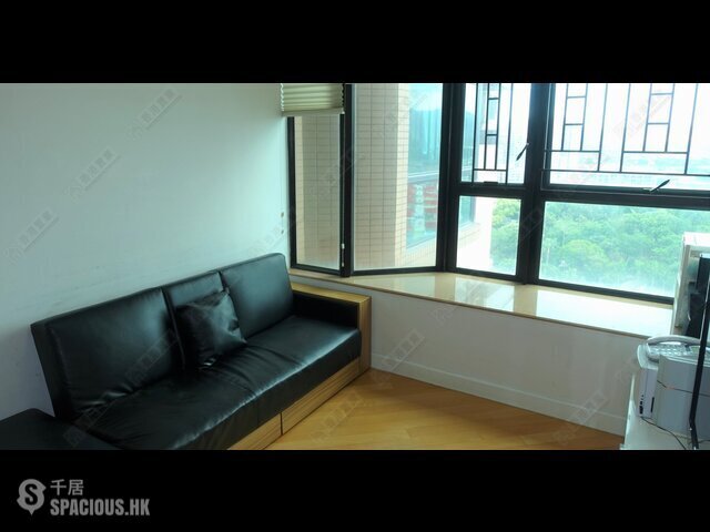 Yuen Long - Villa By The Park 01