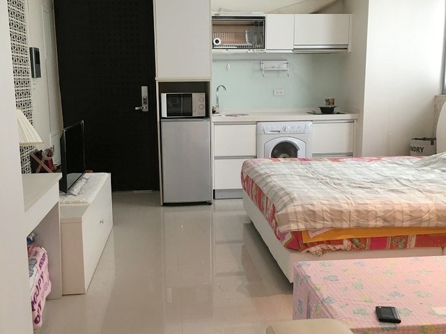 Xinyi - 110, Taiwan, Taipei City, Xinyi District, 信義路五段XXX號 01