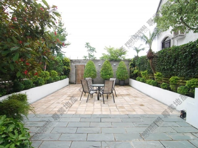 Clear Water Bay - Lake View Villa 01