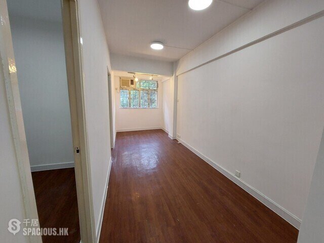 Sai Ying Pun - 372-374, Queen's Road West 01