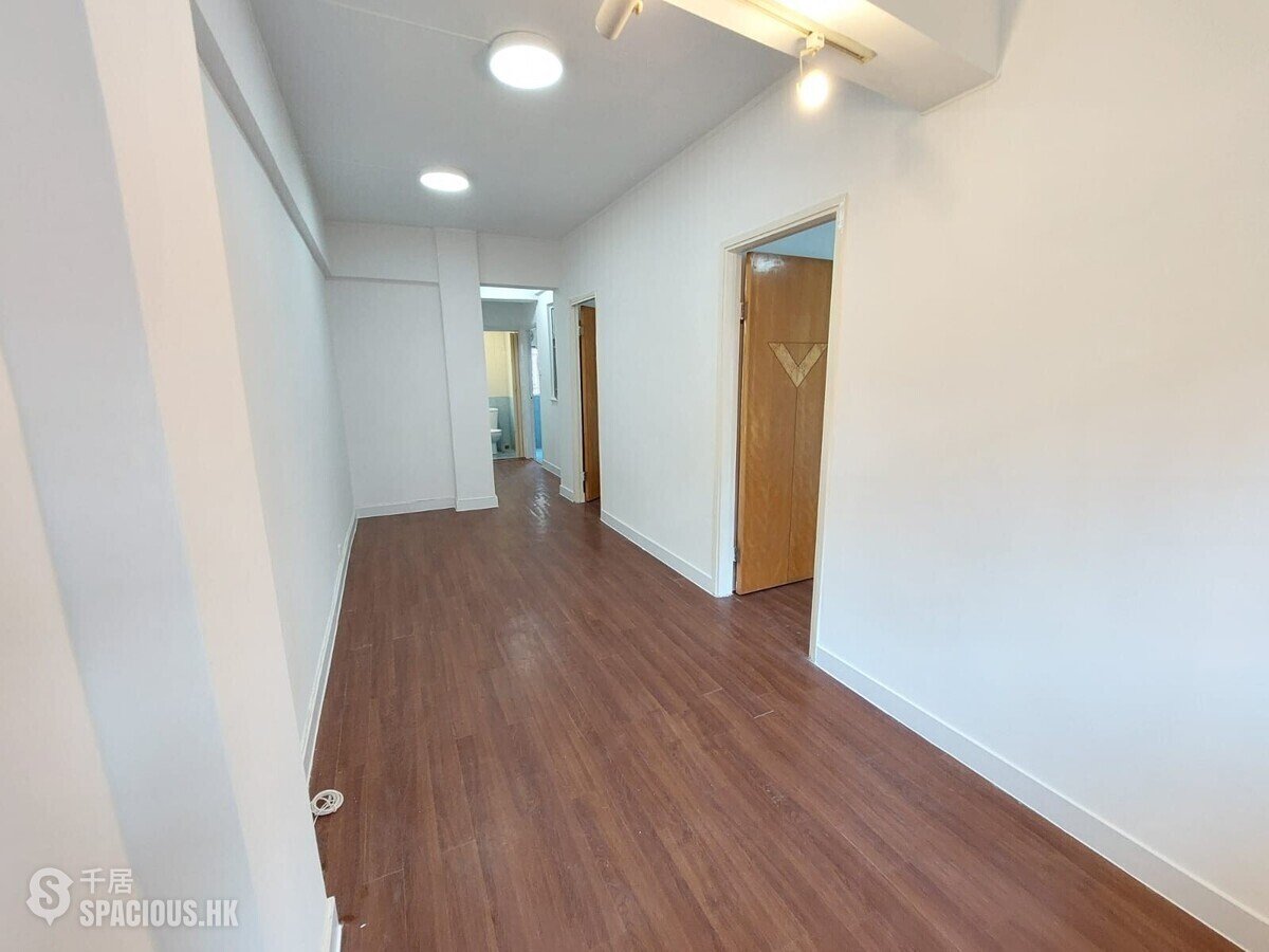 Sai Ying Pun - 372-374, Queen's Road West 01