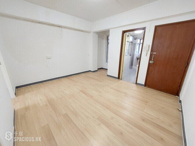 Sai Ying Pun - 372-374, Queen's Road West 01