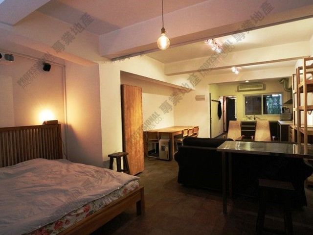 Sheung Wan - 99, Des Voeux Road West 01