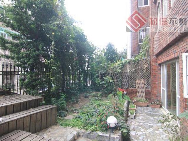 Shilin - No. X, Lane 219, Section 7, Zhongshan North Road, Shilin District, Taipei City, Taiwan 111 01