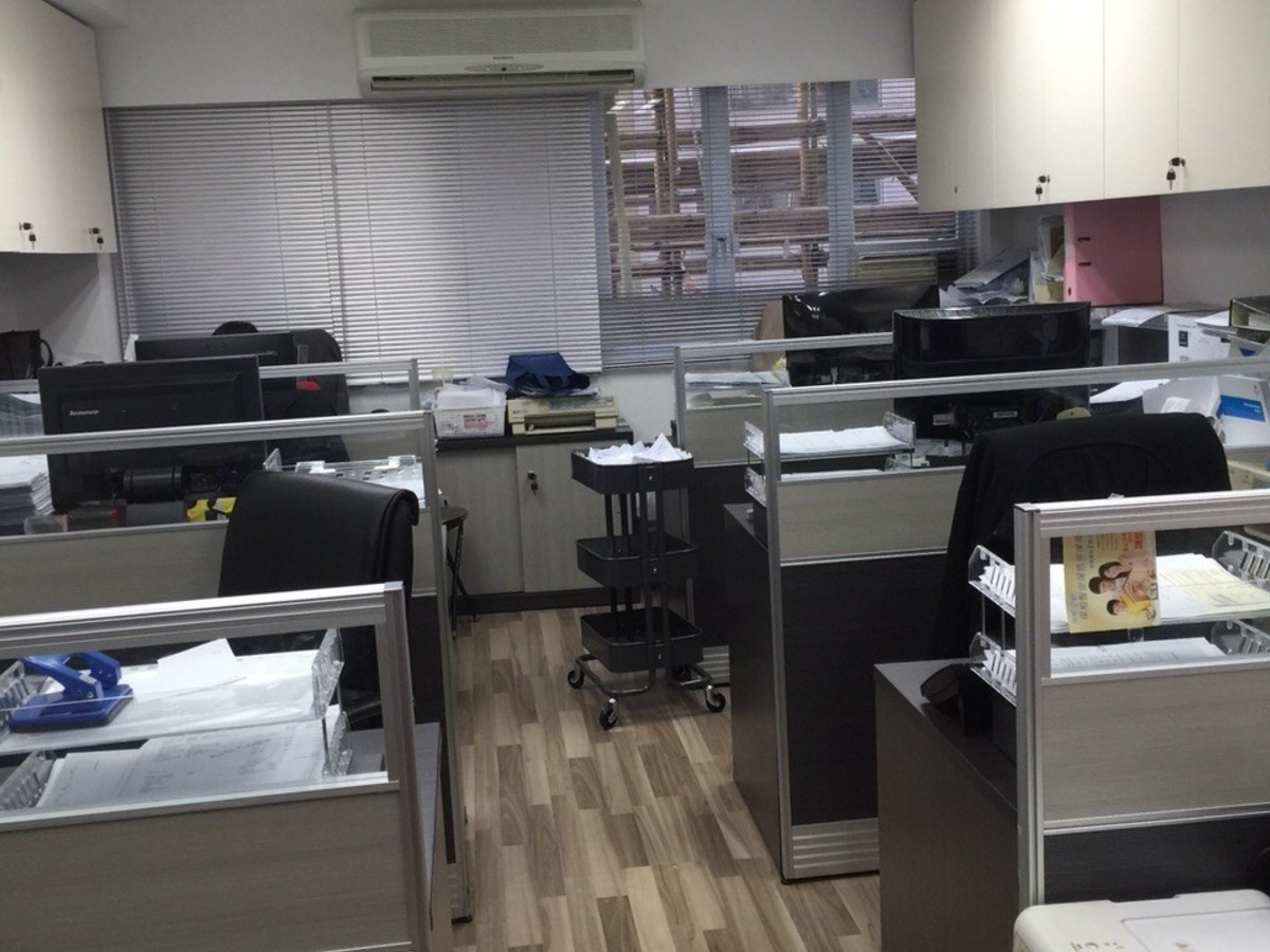 HK$530, For Sale, Commercial Listing, 121 125 Wing Lok Street, Sheung Wan, Hong Kong (Wing Tat Commercial Building) HK$530, For Sale, Commercial Listing, 121 125 Wing Lok Street, Sheung Wan, Hong Kong (Wing Tat Commercial Building)