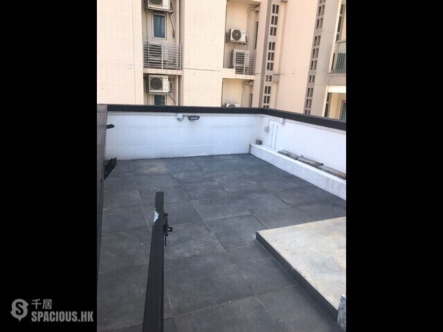 Wan Chai - Chun Fai Building 01