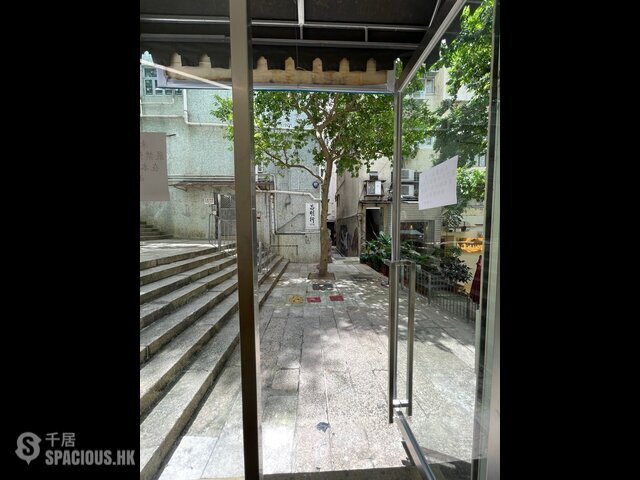 Central - 6, Mee Lun Street 01