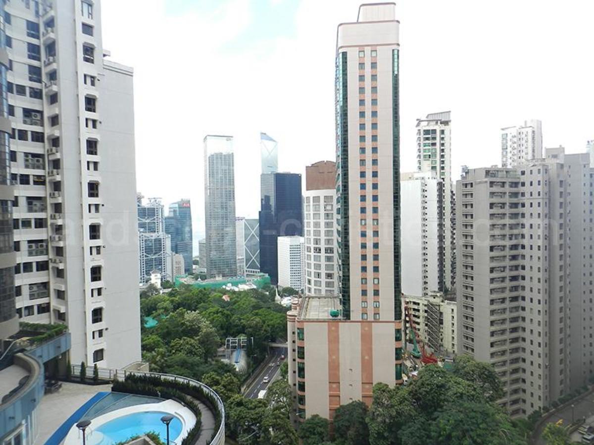 香港中半山花园台2座