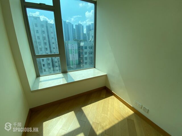 Shau Kei Wan - i・UniQ Residence 01