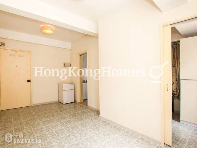 Wan Chai - Fu Yuen Building 01