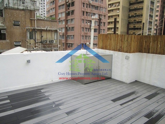 Poho - 15-19, Square Street 01