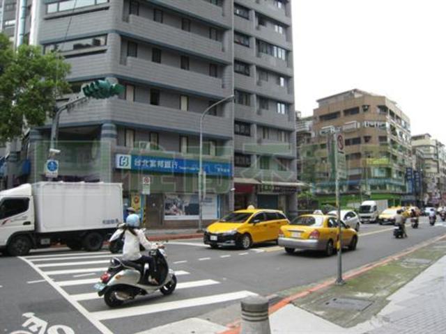 Daan - No. XX, Alley 5, Lane 345, Section 4, Ren'ai Road, Da’an District, Taipei City, Taiwan 106 01