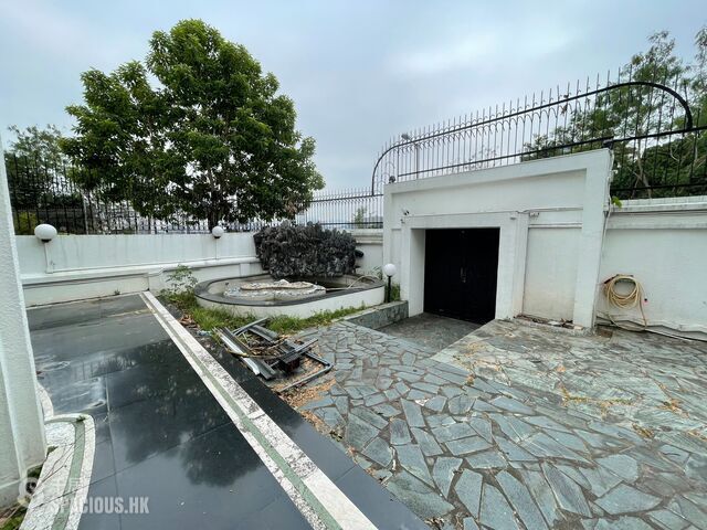 Beacon Hill - Merry Villa 01