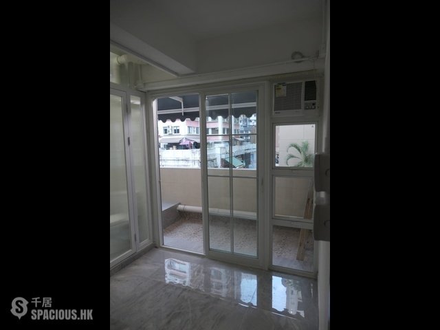 Wan Chai - Tung Shing Building 01