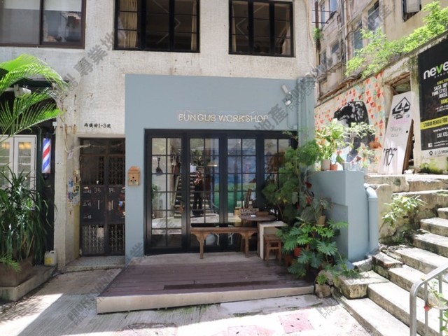 Sai Ying Pun - 1-3, Leung I Fong 01