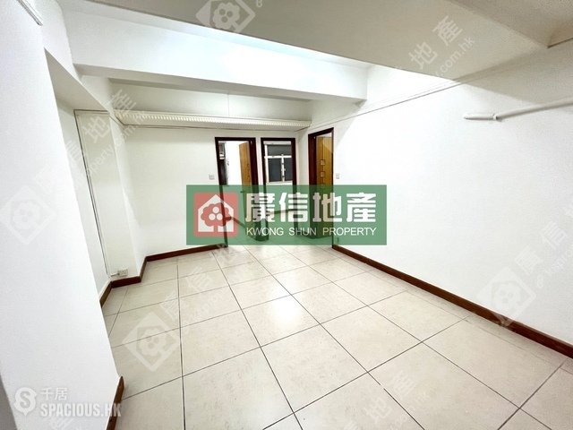 Mong Kok - Yuen Fat Building 01